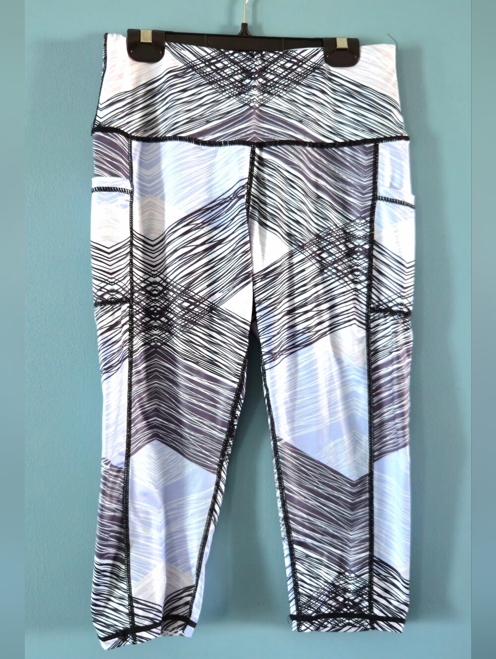 Geometric Capri Leggings - Women Lg